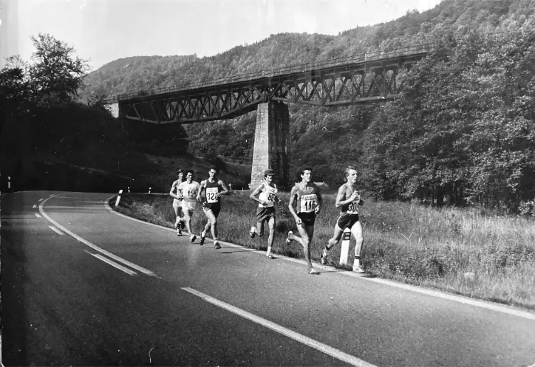 CBTM I. ročník 1981bežci na trati za železničným mostom
